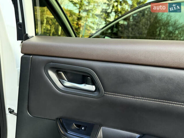 Белый Ниссан Rogue, объемом двигателя 1.5 л и пробегом 39 тыс. км за 21999 $, фото 26 на Automoto.ua