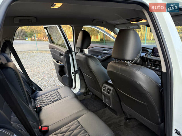 Белый Ниссан Rogue, объемом двигателя 1.5 л и пробегом 39 тыс. км за 21999 $, фото 28 на Automoto.ua