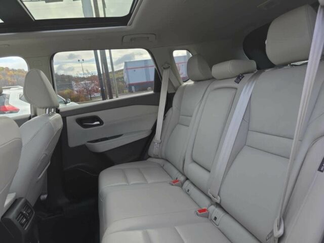 Белый Ниссан Rogue, объемом двигателя 1.5 л и пробегом 29 тыс. км за 11400 $, фото 10 на Automoto.ua