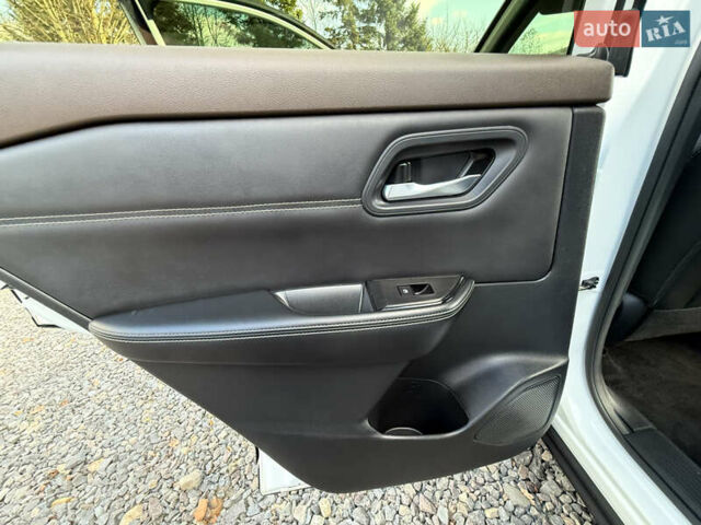 Белый Ниссан Rogue, объемом двигателя 1.5 л и пробегом 39 тыс. км за 21999 $, фото 60 на Automoto.ua