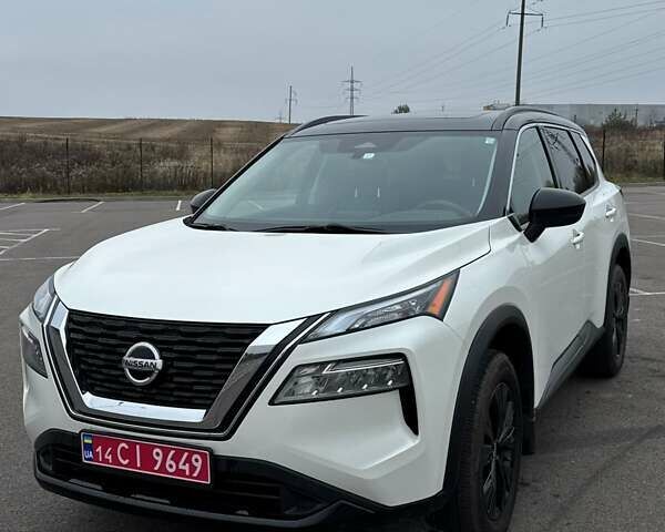 Белый Ниссан Rogue, объемом двигателя 1.5 л и пробегом 71 тыс. км за 25000 $, фото 4 на Automoto.ua
