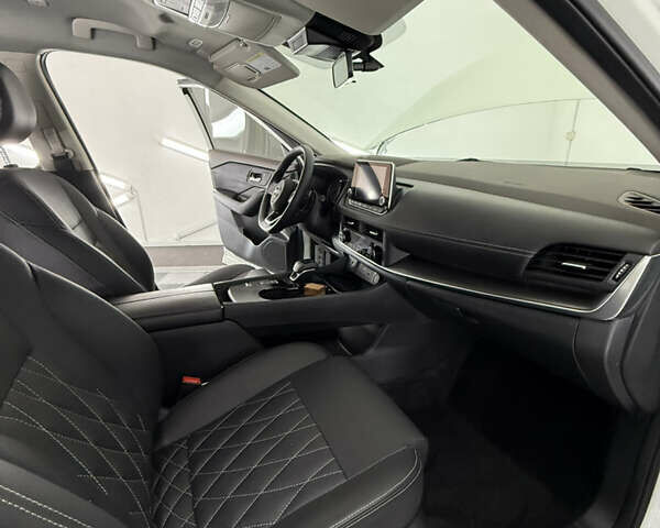 Белый Ниссан Rogue, объемом двигателя 1.5 л и пробегом 39 тыс. км за 21999 $, фото 78 на Automoto.ua