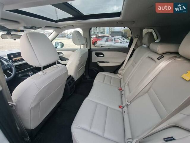 Белый Ниссан Rogue, объемом двигателя 1.5 л и пробегом 24 тыс. км за 24800 $, фото 6 на Automoto.ua