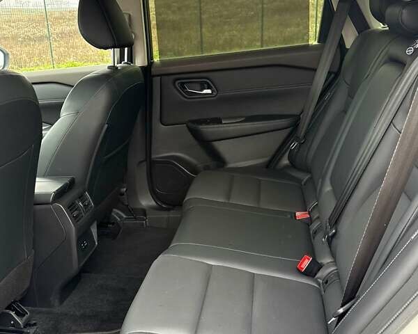 Белый Ниссан Rogue, объемом двигателя 1.5 л и пробегом 71 тыс. км за 25000 $, фото 33 на Automoto.ua