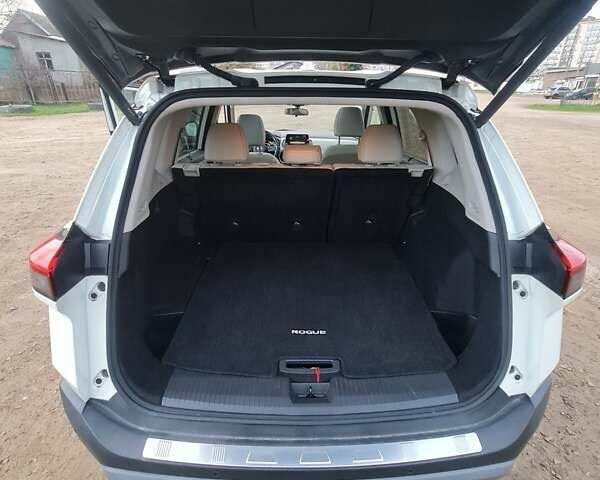 Белый Ниссан Rogue, объемом двигателя 1.5 л и пробегом 24 тыс. км за 24800 $, фото 1 на Automoto.ua