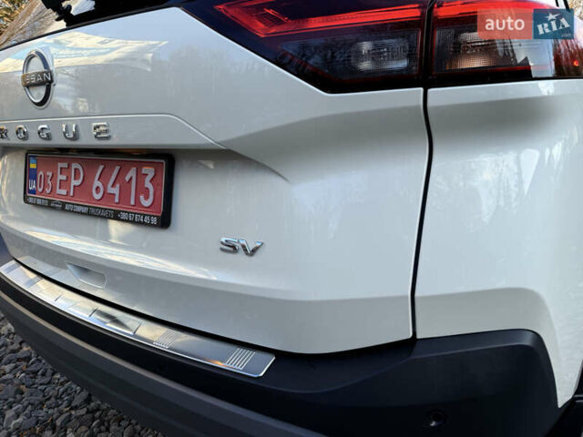 Белый Ниссан Rogue, объемом двигателя 1.5 л и пробегом 39 тыс. км за 21999 $, фото 113 на Automoto.ua