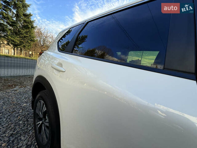 Белый Ниссан Rogue, объемом двигателя 1.5 л и пробегом 39 тыс. км за 21999 $, фото 108 на Automoto.ua