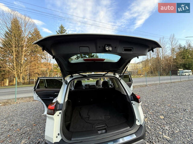 Белый Ниссан Rogue, объемом двигателя 1.5 л и пробегом 39 тыс. км за 21999 $, фото 52 на Automoto.ua