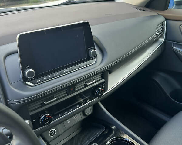 Белый Ниссан Rogue, объемом двигателя 1.5 л и пробегом 8 тыс. км за 27500 $, фото 6 на Automoto.ua