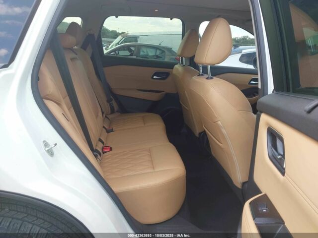 Білий Ніссан Rogue, об'ємом двигуна 1.5 л та пробігом 16 тис. км за 8200 $, фото 5 на Automoto.ua