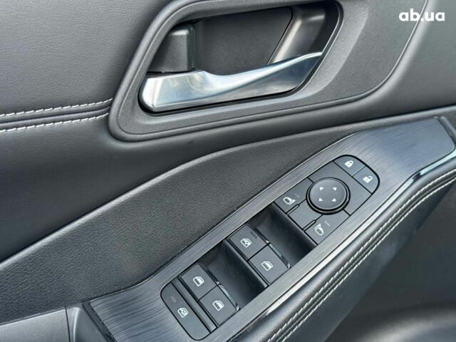 Белый Ниссан Rogue, объемом двигателя 1.5 л и пробегом 3 тыс. км за 29990 $, фото 31 на Automoto.ua