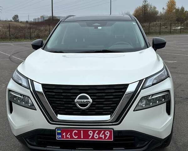 Белый Ниссан Rogue, объемом двигателя 1.5 л и пробегом 71 тыс. км за 25000 $, фото 5 на Automoto.ua