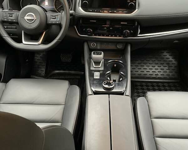 Белый Ниссан Rogue, объемом двигателя 1.5 л и пробегом 11 тыс. км за 27200 $, фото 4 на Automoto.ua