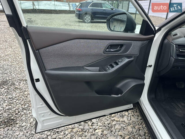 Білий Ніссан Rogue, об'ємом двигуна 1.5 л та пробігом 92 тис. км за 18900 $, фото 11 на Automoto.ua