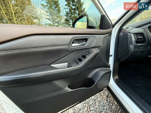 Белый Ниссан Rogue, объемом двигателя 1.5 л и пробегом 39 тыс. км за 21999 $, фото 67 на Automoto.ua