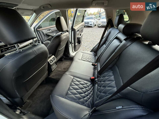 Белый Ниссан Rogue, объемом двигателя 1.5 л и пробегом 39 тыс. км за 21999 $, фото 58 на Automoto.ua