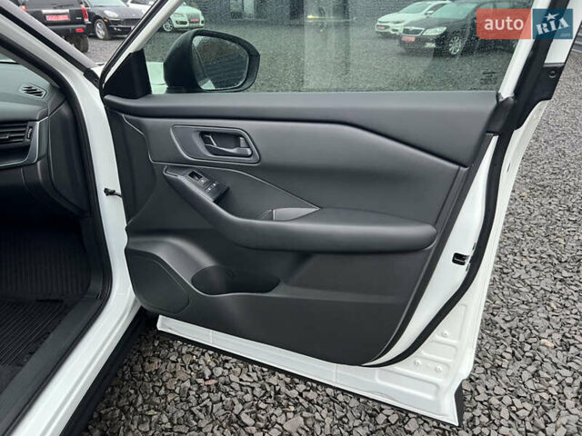 Белый Ниссан Rogue, объемом двигателя 1.5 л и пробегом 22 тыс. км за 25000 $, фото 26 на Automoto.ua