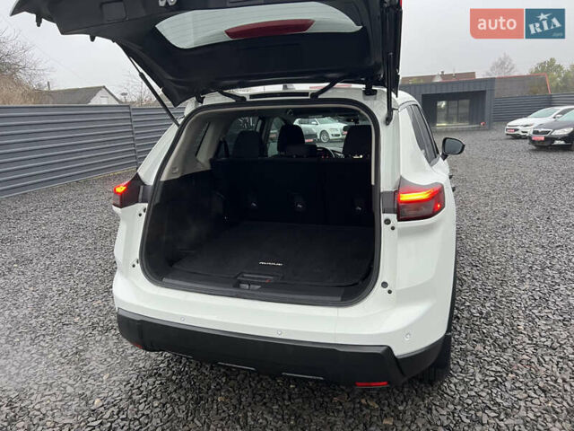 Белый Ниссан Rogue, объемом двигателя 1.5 л и пробегом 22 тыс. км за 25000 $, фото 32 на Automoto.ua