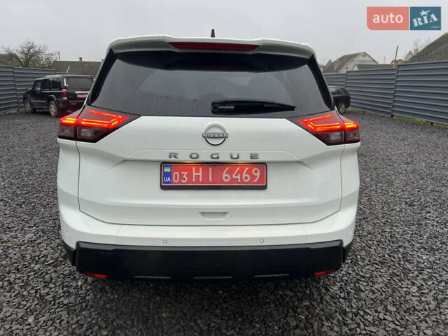 Белый Ниссан Rogue, объемом двигателя 1.5 л и пробегом 22 тыс. км за 25000 $, фото 5 на Automoto.ua