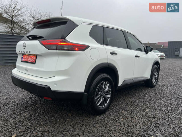 Белый Ниссан Rogue, объемом двигателя 1.5 л и пробегом 22 тыс. км за 25000 $, фото 40 на Automoto.ua
