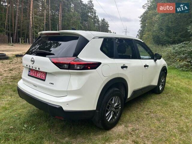 Белый Ниссан Rogue, объемом двигателя 1.5 л и пробегом 7 тыс. км за 22900 $, фото 4 на Automoto.ua