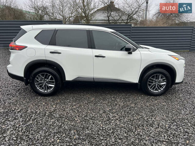 Белый Ниссан Rogue, объемом двигателя 1.5 л и пробегом 22 тыс. км за 25000 $, фото 12 на Automoto.ua