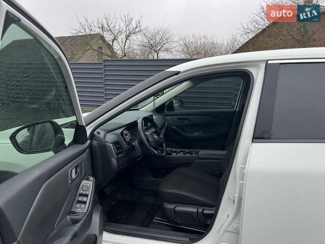 Белый Ниссан Rogue, объемом двигателя 1.5 л и пробегом 22 тыс. км за 25000 $, фото 18 на Automoto.ua