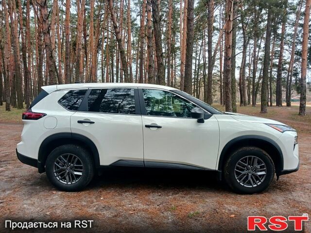 Белый Ниссан Rogue, объемом двигателя 1.5 л и пробегом 17 тыс. км за 24500 $, фото 6 на Automoto.ua