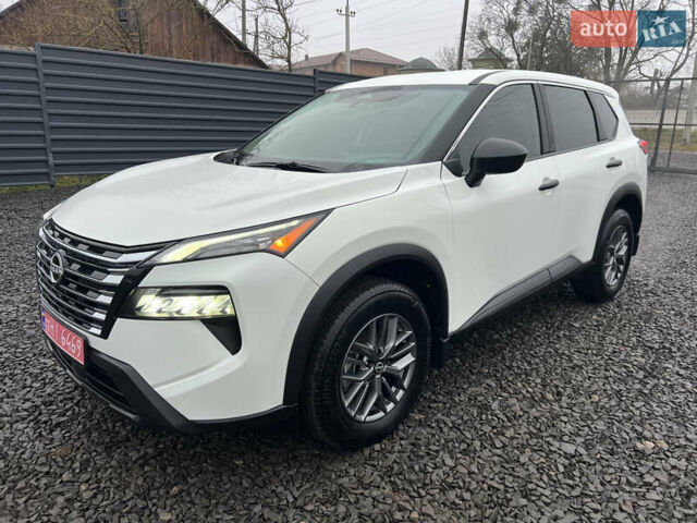 Белый Ниссан Rogue, объемом двигателя 1.5 л и пробегом 22 тыс. км за 25000 $, фото 8 на Automoto.ua