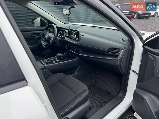 Белый Ниссан Rogue, объемом двигателя 1.5 л и пробегом 22 тыс. км за 25000 $, фото 25 на Automoto.ua