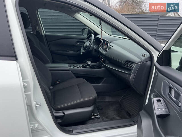 Белый Ниссан Rogue, объемом двигателя 1.5 л и пробегом 22 тыс. км за 25000 $, фото 23 на Automoto.ua