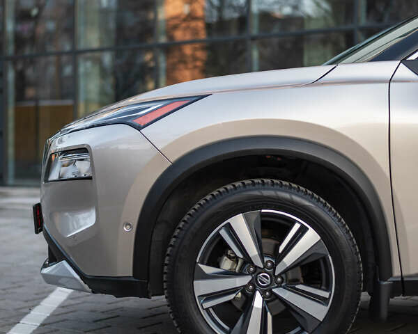 Бежевий Ніссан Rogue, об'ємом двигуна 2.49 л та пробігом 110 тис. км за 27700 $, фото 5 на Automoto.ua