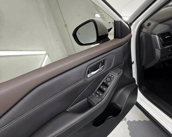 Бежевый Ниссан Rogue, объемом двигателя 1.5 л и пробегом 39 тыс. км за 21999 $, фото 69 на Automoto.ua