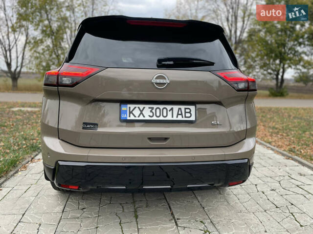 Бежевий Ніссан Rogue, об'ємом двигуна 1.5 л та пробігом 6 тис. км за 28800 $, фото 3 на Automoto.ua