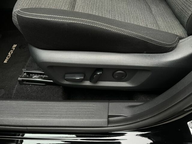 Чорний Ніссан Rogue, об'ємом двигуна 2.5 л та пробігом 70 тис. км за 20450 $, фото 14 на Automoto.ua