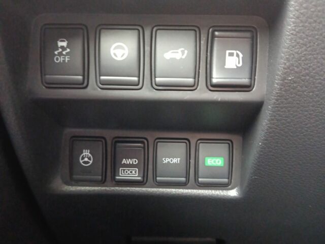 Черный Ниссан Rogue, объемом двигателя 2.5 л и пробегом 146 тыс. км за 16400 $, фото 6 на Automoto.ua