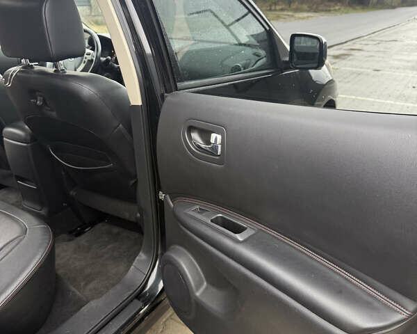 Черный Ниссан Rogue, объемом двигателя 2.49 л и пробегом 318 тыс. км за 8400 $, фото 18 на Automoto.ua