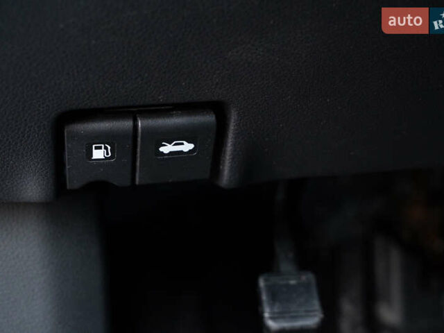 Черный Ниссан Rogue, объемом двигателя 2.5 л и пробегом 256 тыс. км за 12500 $, фото 20 на Automoto.ua