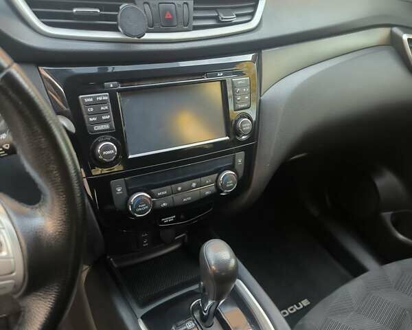 Черный Ниссан Rogue, объемом двигателя 2.49 л и пробегом 270 тыс. км за 13100 $, фото 5 на Automoto.ua