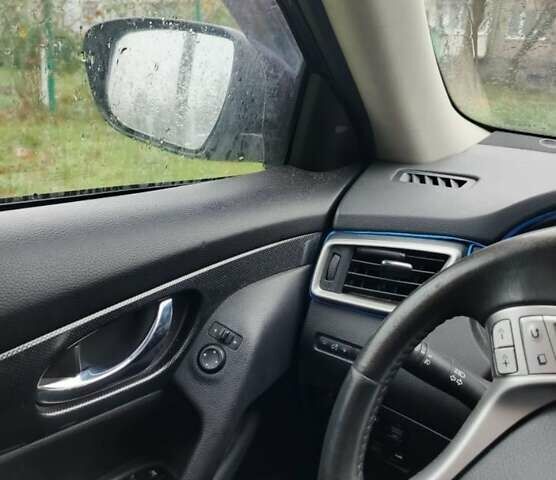 Черный Ниссан Rogue, объемом двигателя 2.49 л и пробегом 261 тыс. км за 12700 $, фото 7 на Automoto.ua