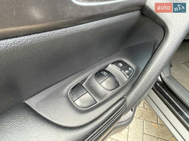 Черный Ниссан Rogue, объемом двигателя 2.49 л и пробегом 192 тыс. км за 12999 $, фото 10 на Automoto.ua