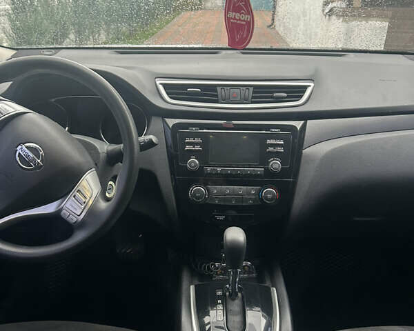 Черный Ниссан Rogue, объемом двигателя 2.49 л и пробегом 182 тыс. км за 12000 $, фото 4 на Automoto.ua