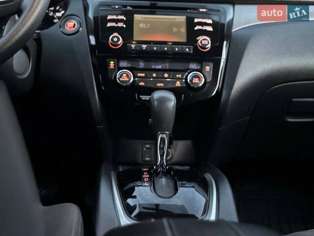 Чорний Ніссан Rogue, об'ємом двигуна 2.5 л та пробігом 150 тис. км за 11250 $, фото 58 на Automoto.ua