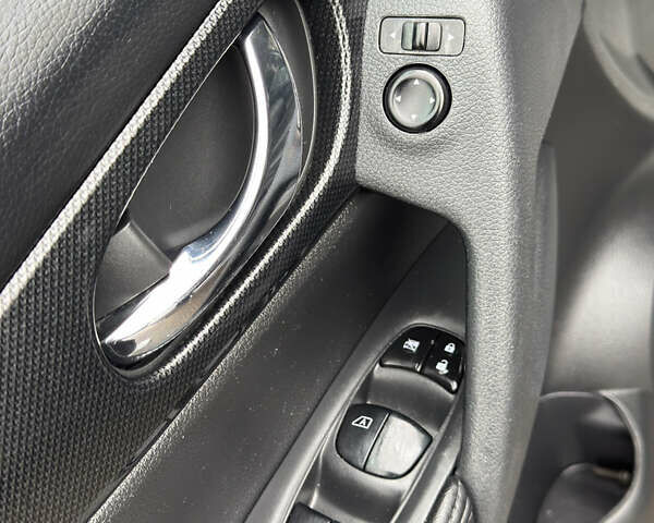 Чорний Ніссан Rogue, об'ємом двигуна 2.5 л та пробігом 165 тис. км за 12800 $, фото 11 на Automoto.ua