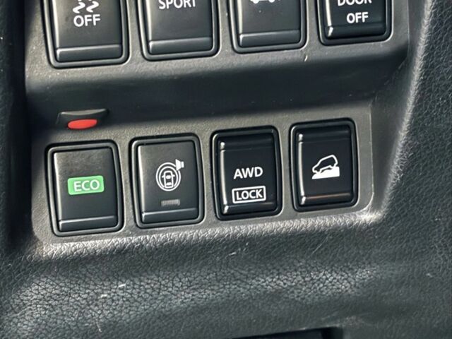 Черный Ниссан Rogue, объемом двигателя 2.4 л и пробегом 120 тыс. км за 14200 $, фото 6 на Automoto.ua