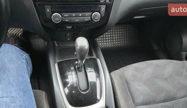 Черный Ниссан Rogue, объемом двигателя 2.49 л и пробегом 158 тыс. км за 11700 $, фото 17 на Automoto.ua