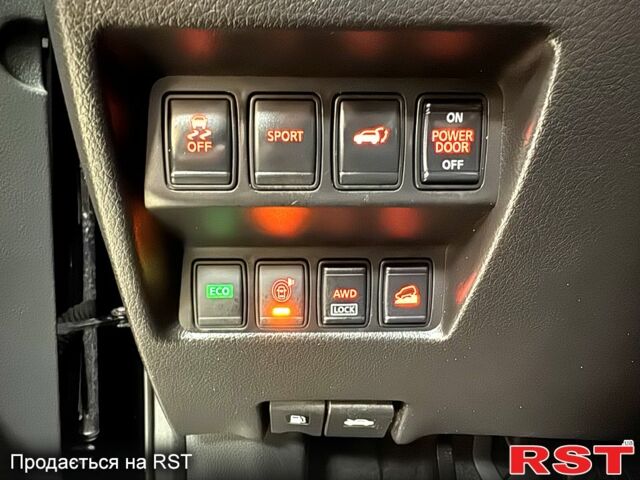 Черный Ниссан Rogue, объемом двигателя 25 л и пробегом 152 тыс. км за 13600 $, фото 13 на Automoto.ua