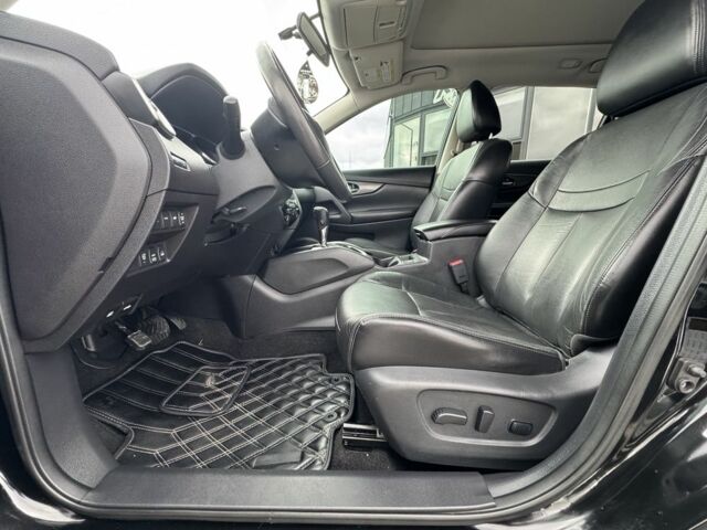 Черный Ниссан Rogue, объемом двигателя 2.5 л и пробегом 160 тыс. км за 13500 $, фото 10 на Automoto.ua