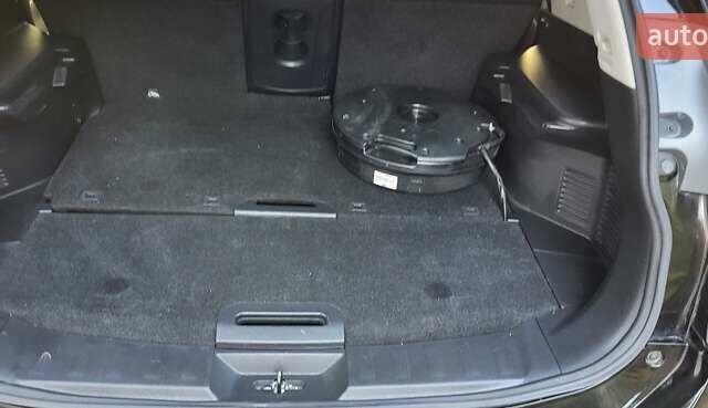 Черный Ниссан Rogue, объемом двигателя 2.5 л и пробегом 165 тыс. км за 13990 $, фото 5 на Automoto.ua