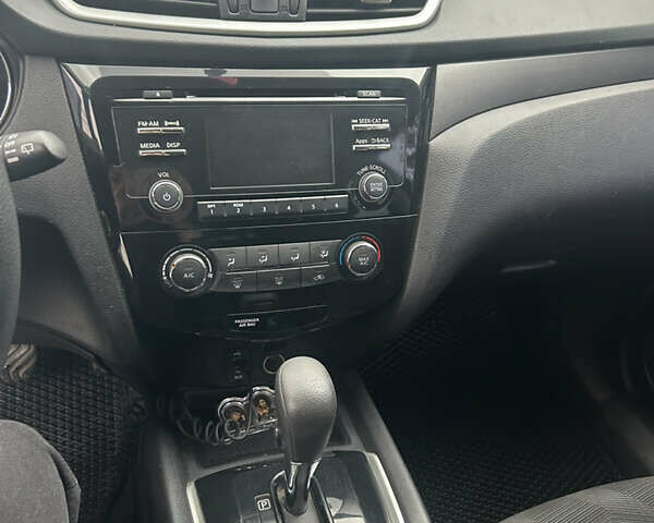 Черный Ниссан Rogue, объемом двигателя 2.49 л и пробегом 182 тыс. км за 12000 $, фото 6 на Automoto.ua